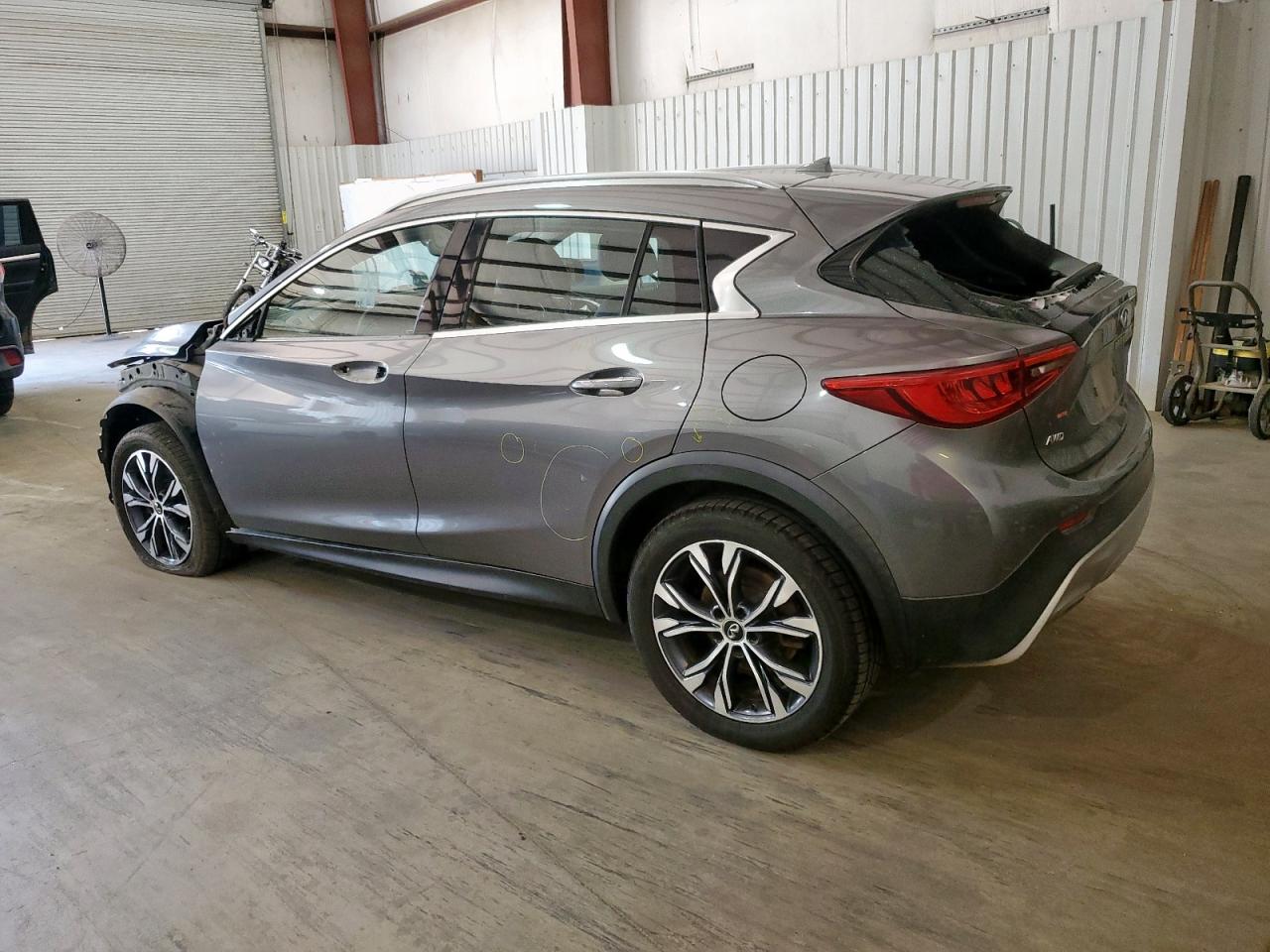 INFINITI QX30 LUXURY