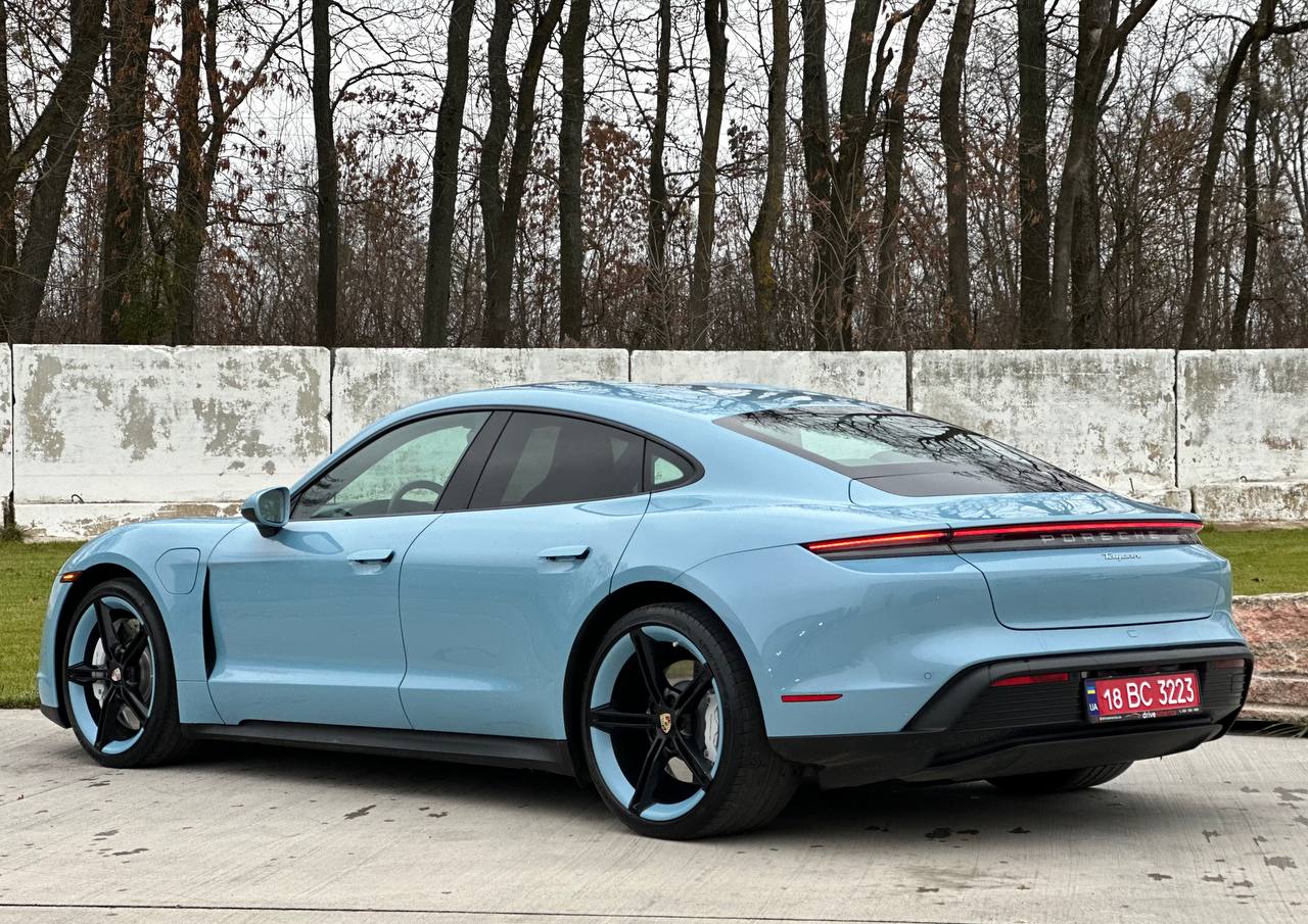 PORSCHE TAYCAN
