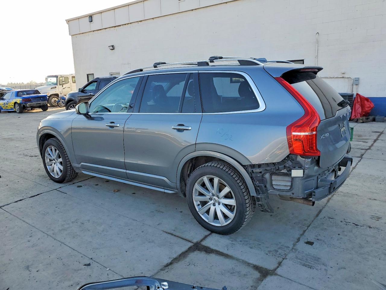 2016 VOLVO XC90 T6 MOMENTUM
