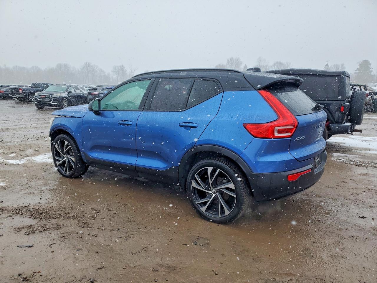 2021 VOLVO XC40 T5 R-DESIGN