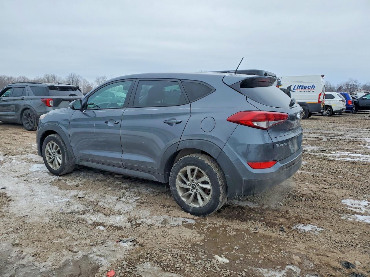2016 HYUNDAI TUCSON SE