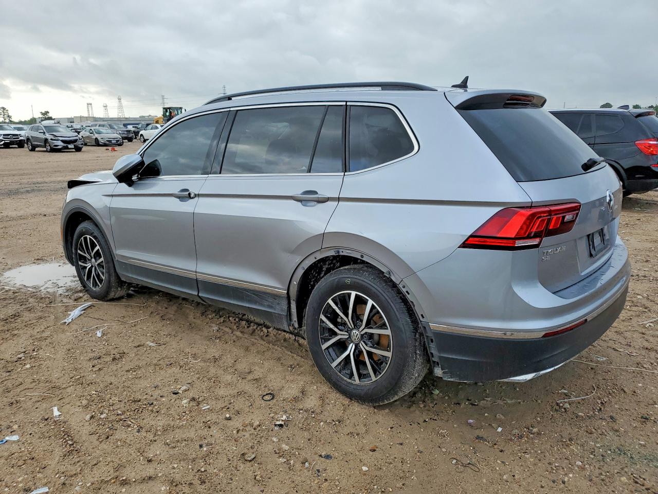 2021 VOLKSWAGEN TIGUAN SE
