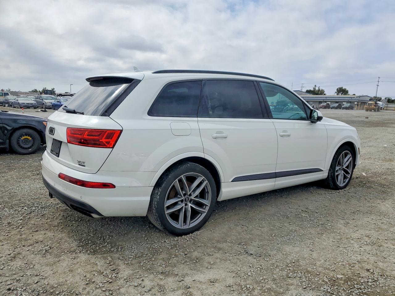 2017 AUDI Q7 PRESTIGE