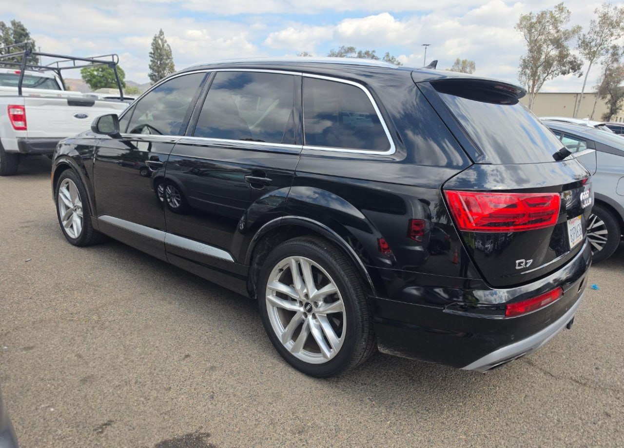 2018 AUDI Q7 PRESTIGE(ПНЕВМА)