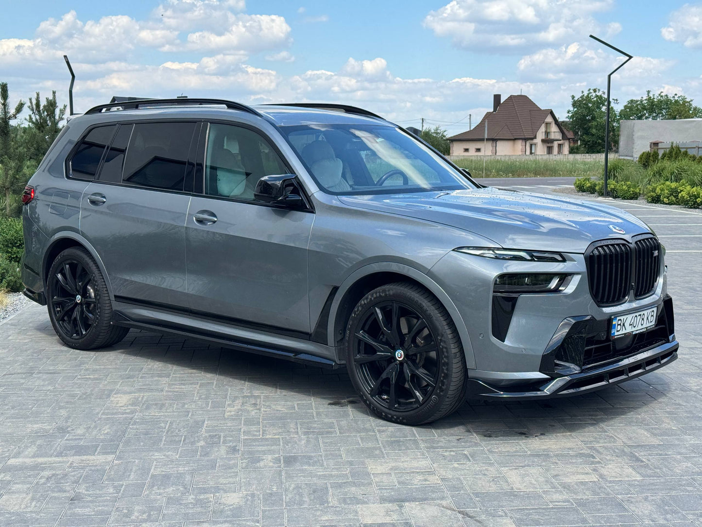 2023 BMW X7 M60i