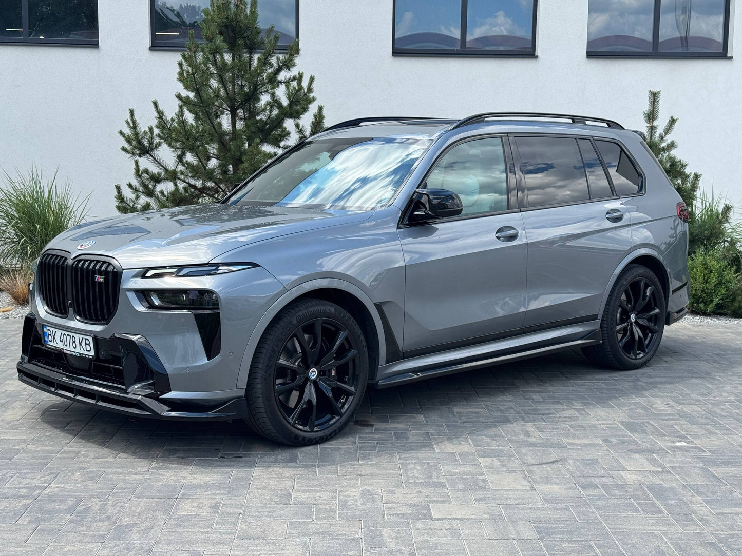 2023 BMW X7 M60i