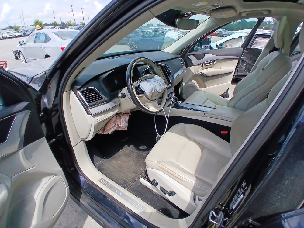 VOLVO XC90 T6 MOMENTUM