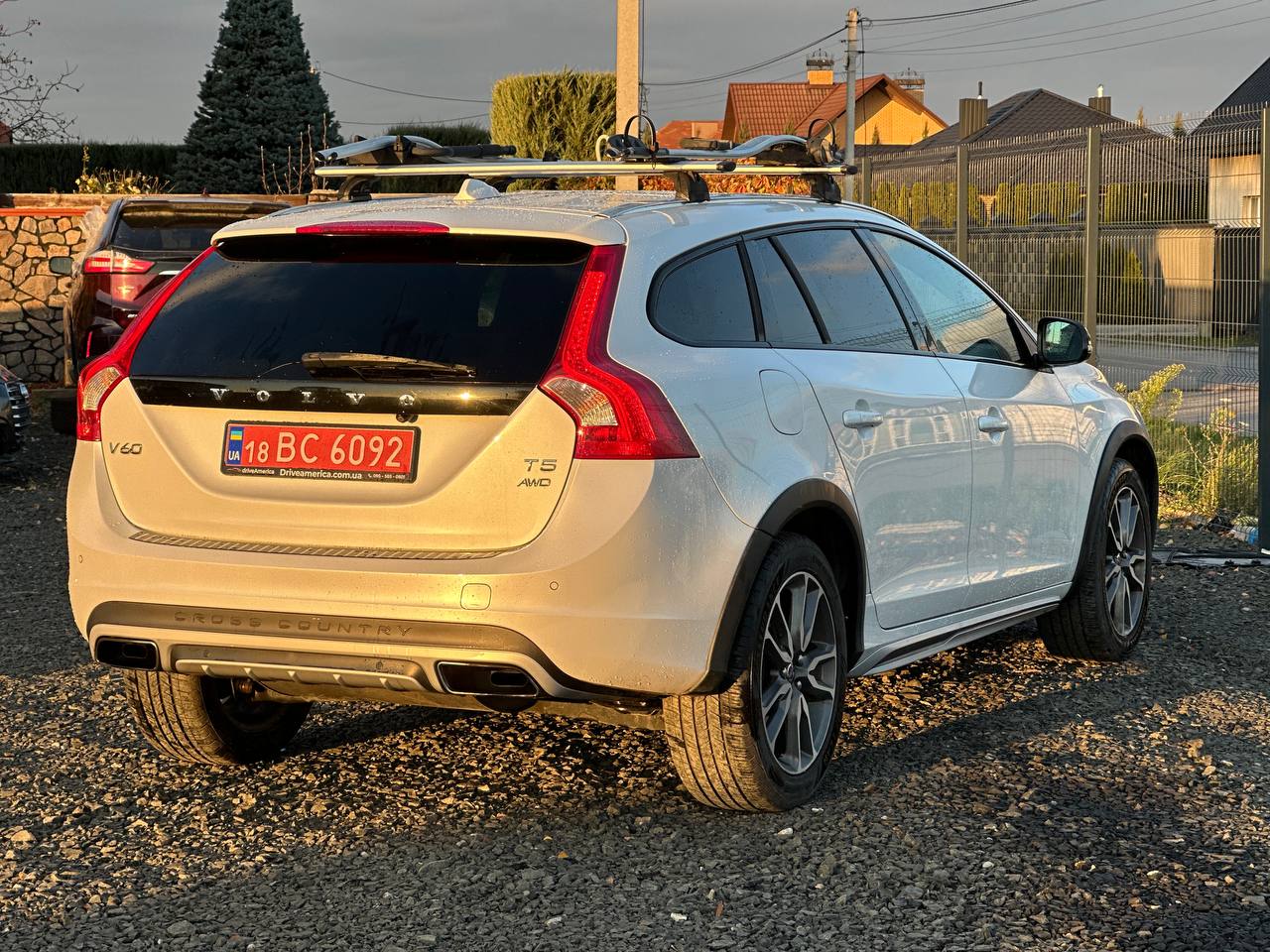 VOLVO V60 CROSS COUNTRY PREMIER