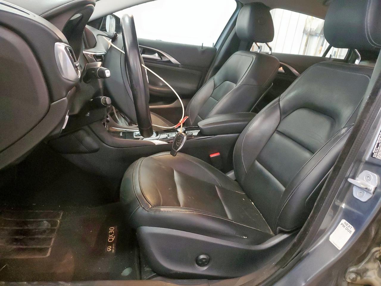 INFINITI QX30 LUXURY