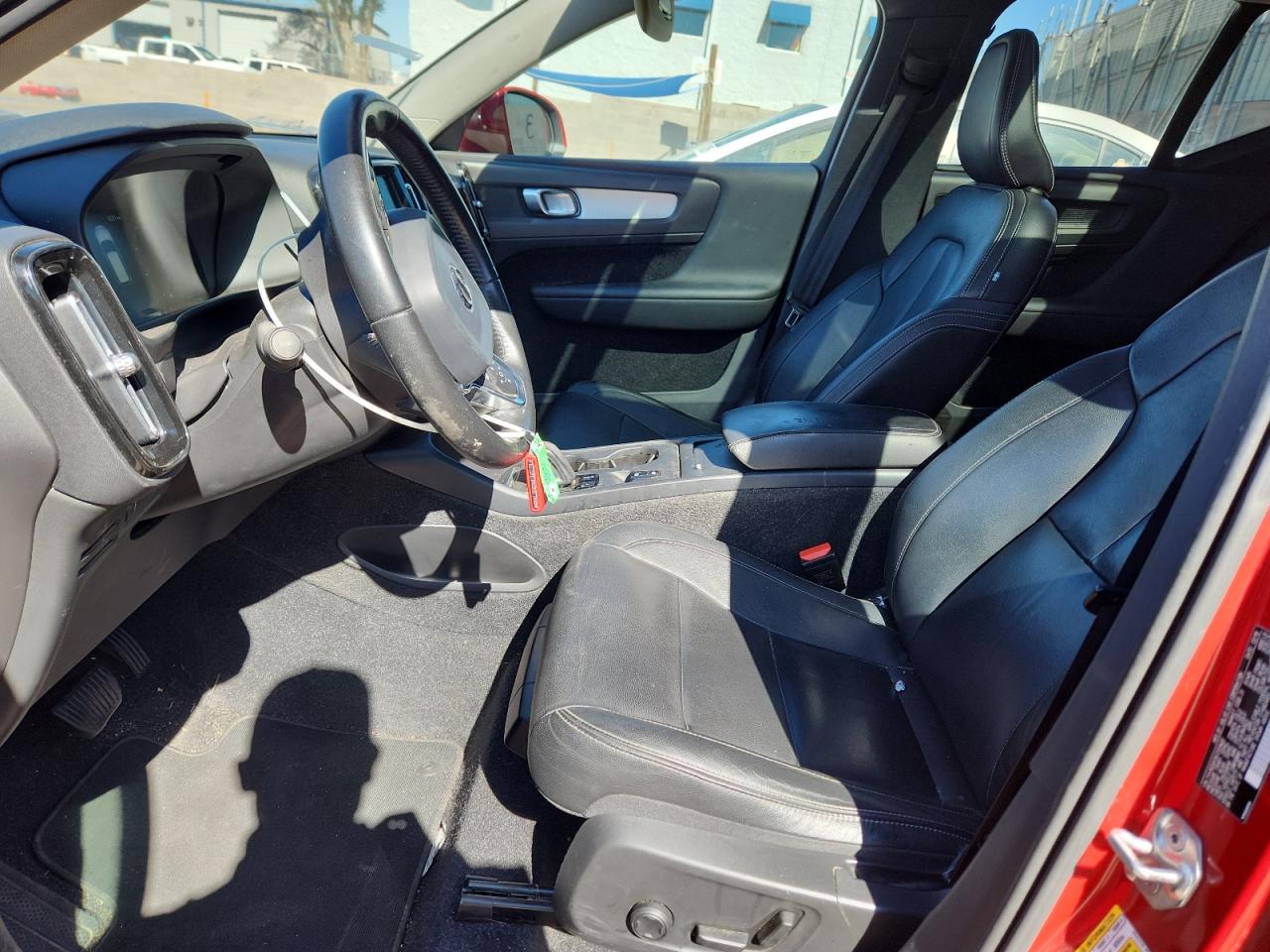 VOLVO XC40 T5 MOMENTUM