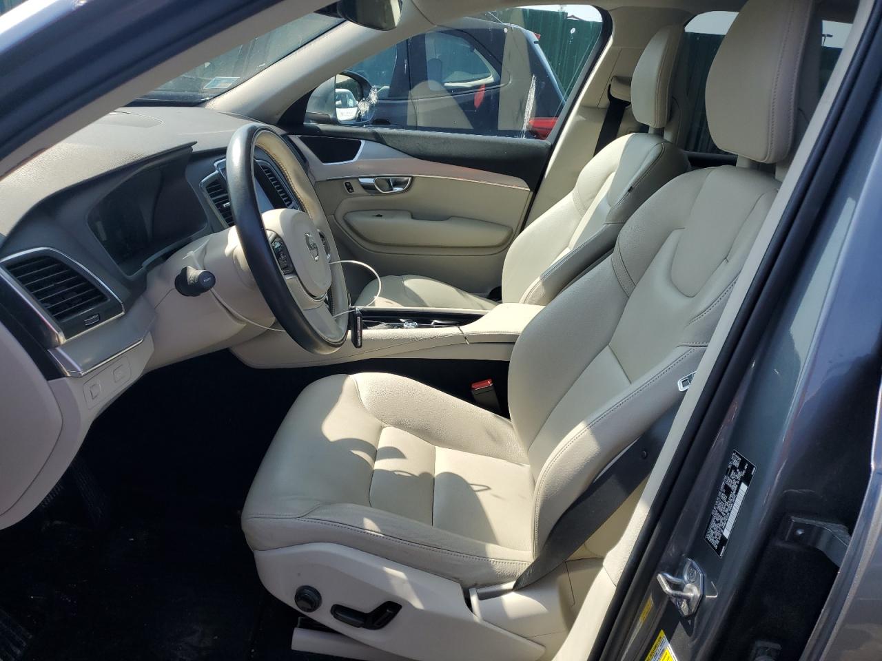 VOLVO XC90 T6 MOMENTUM