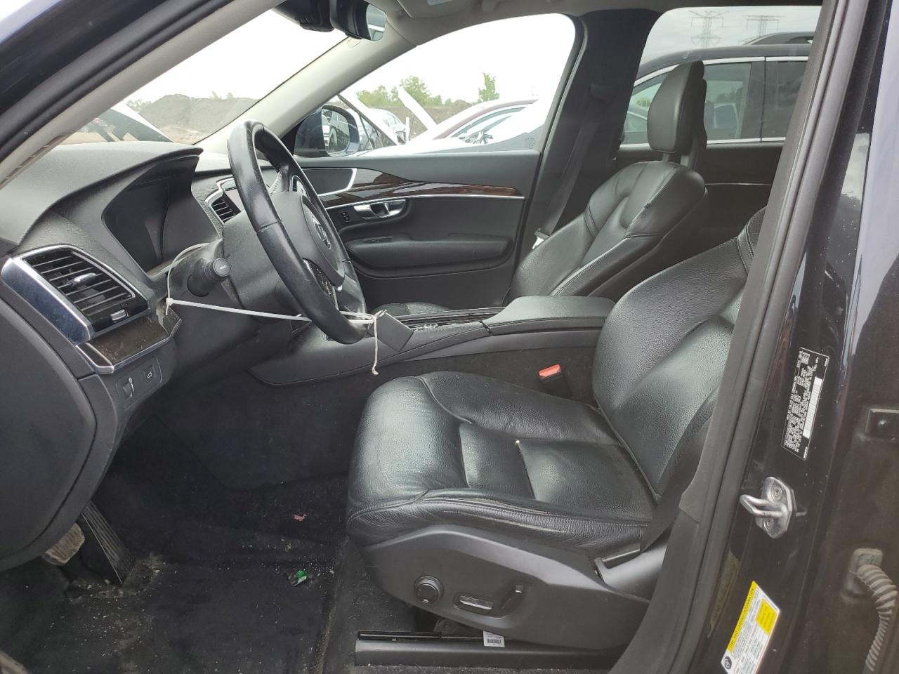 2016 VOLVO XC90 T6 MOMENTUM