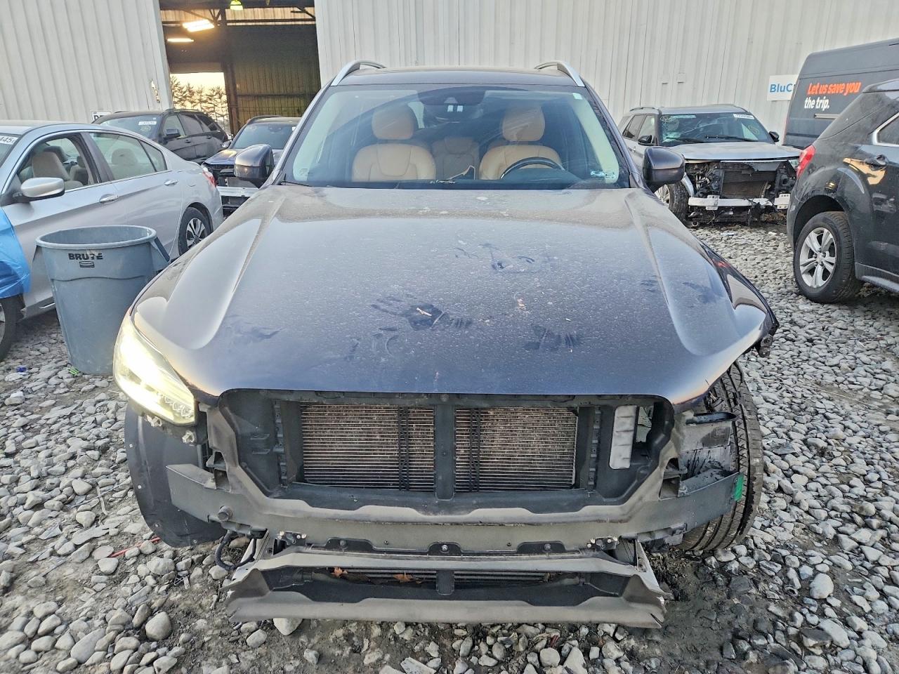 2016 VOLVO XC90 T6 MOMENTUM