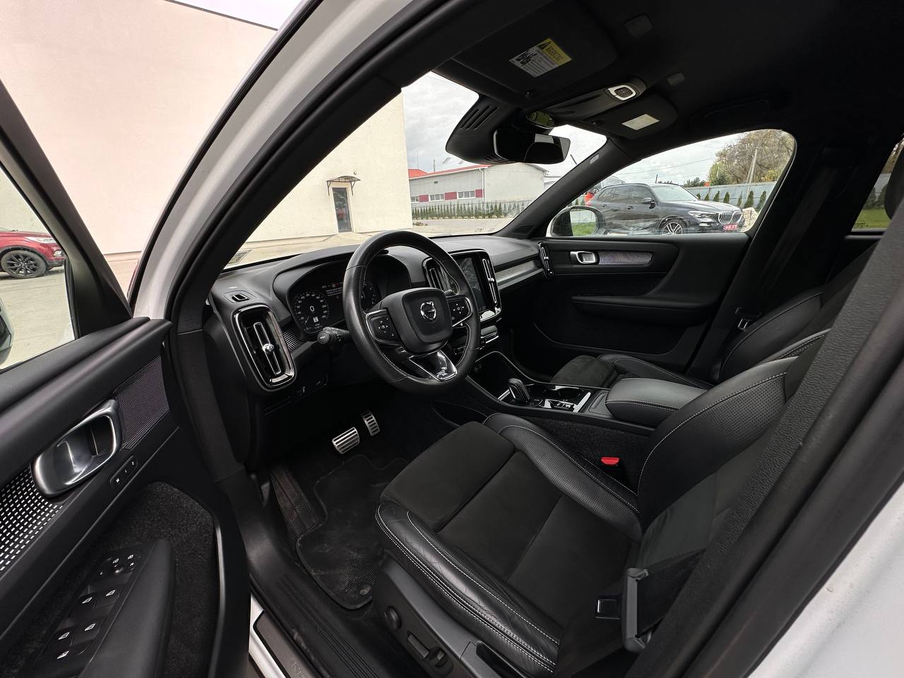 2019 VOLVO XC40 T5 R-DESIGN