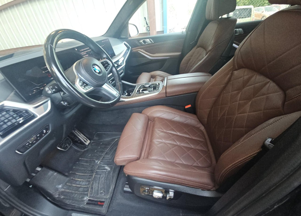 2023 BMW X7 40i M-SPORT
