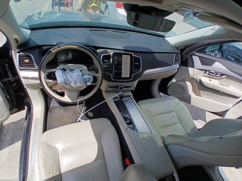 VOLVO XC90 T6 MOMENTUM