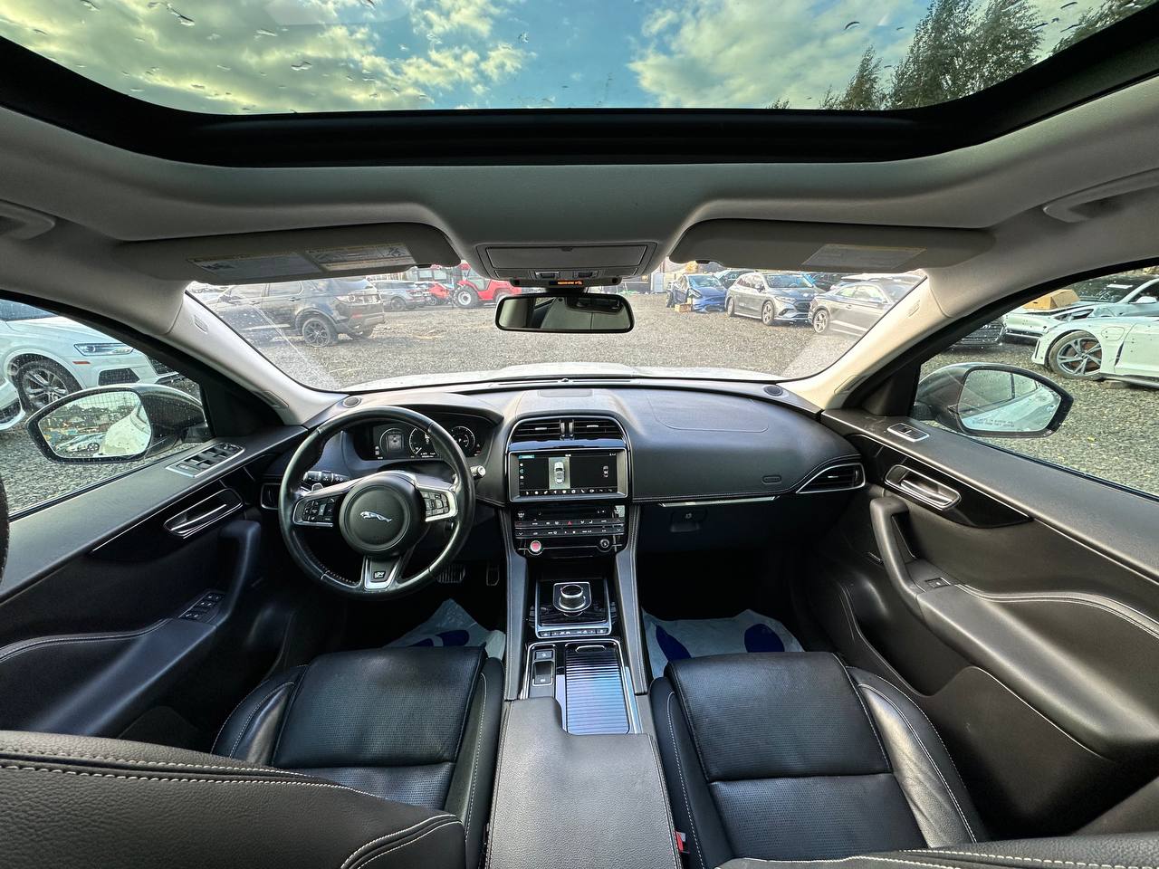 JAGUAR F-PACE R - SPORT