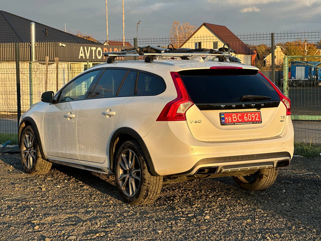 VOLVO V60 CROSS COUNTRY PREMIER