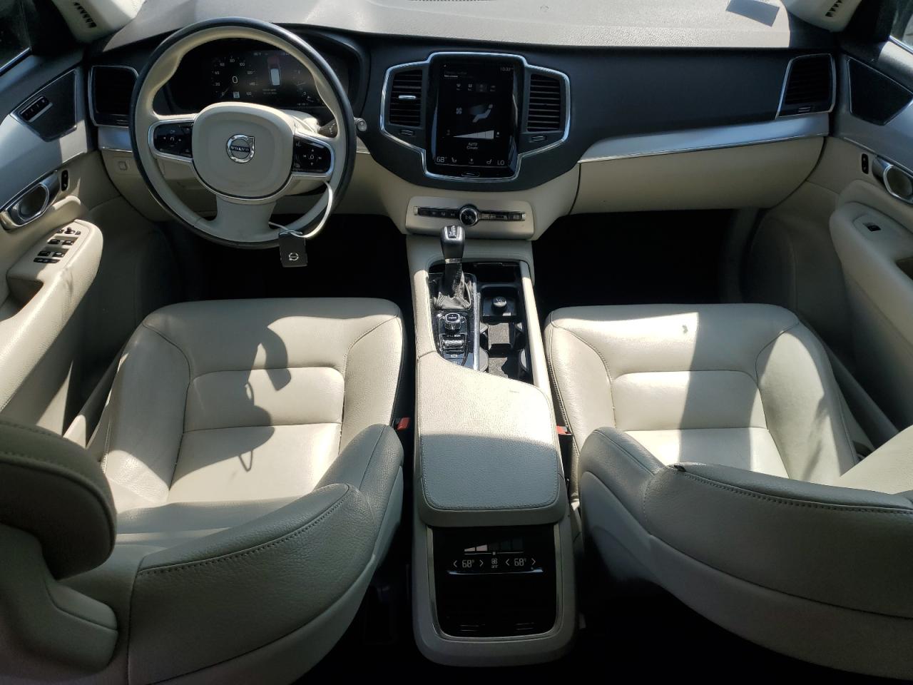VOLVO XC90 T6 MOMENTUM