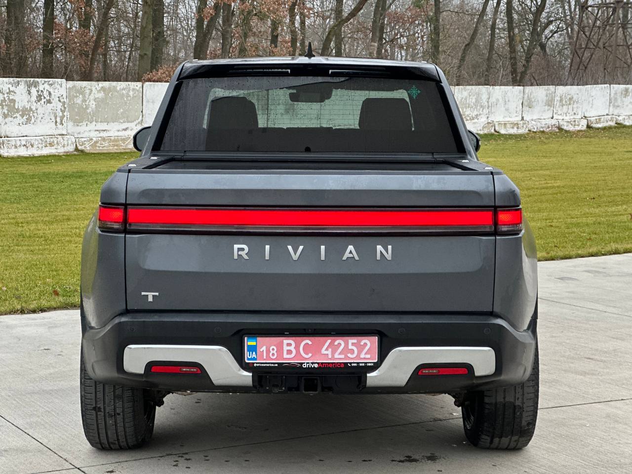 2022 RIVIAN R1T ADVENTURE QUAD MOTOR LARGE