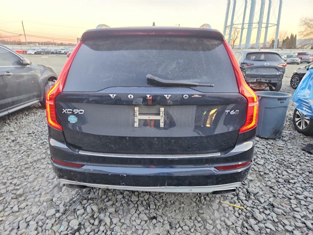 2016 VOLVO XC90 T6 MOMENTUM