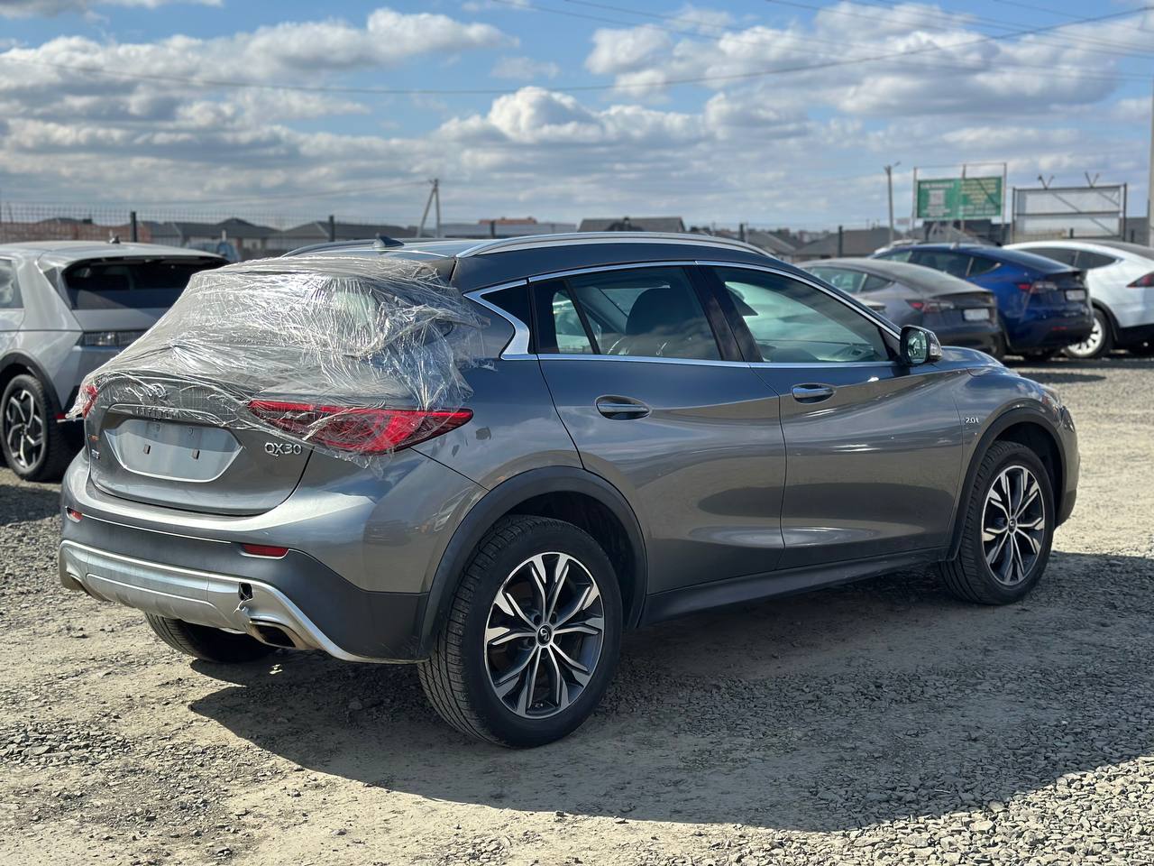 2017 INFINITI QX30 LUXURY
