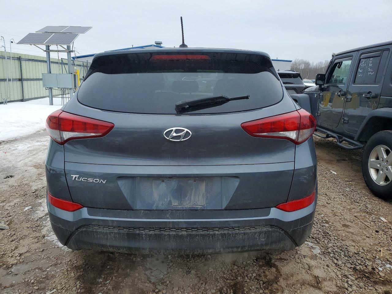 2016 HYUNDAI TUCSON SE