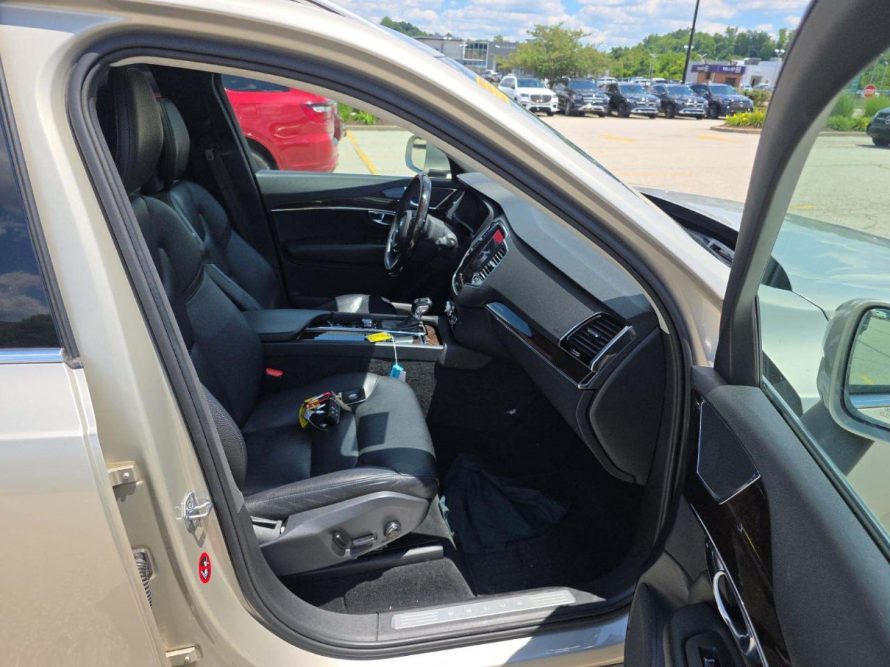2016 VOLVO XC90 T6 MOMENTUM