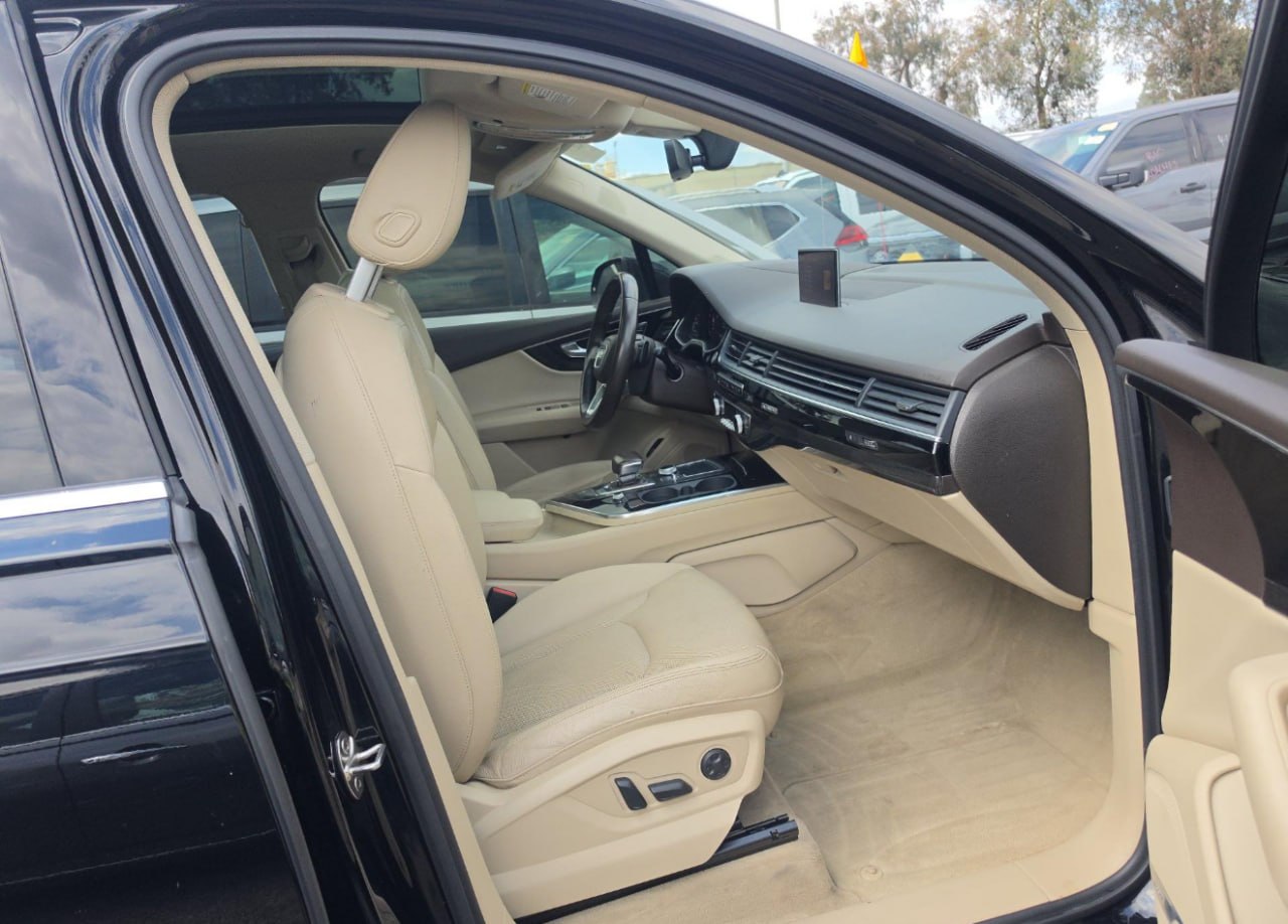 2018 AUDI Q7 PRESTIGE(ПНЕВМА)