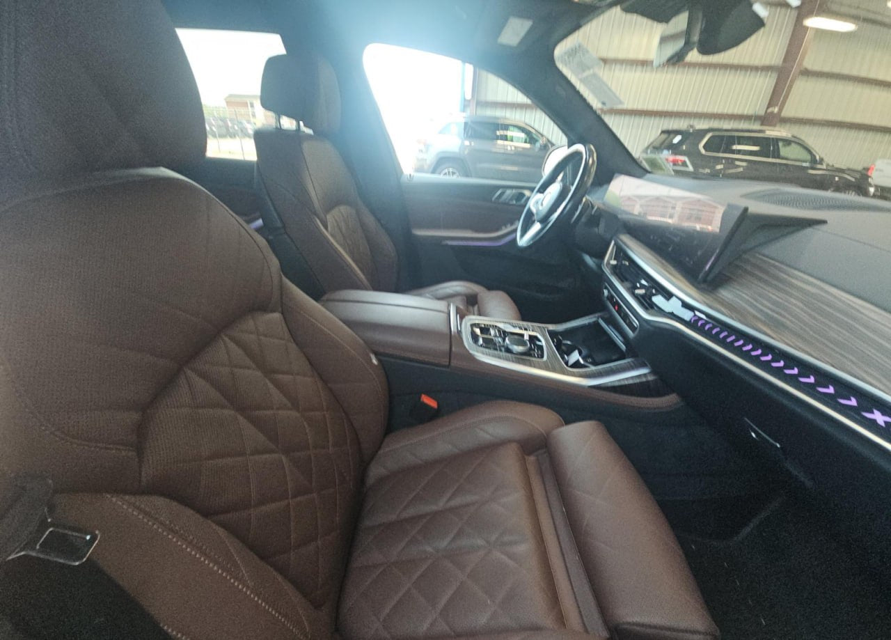 2023 BMW X7 40i M-SPORT