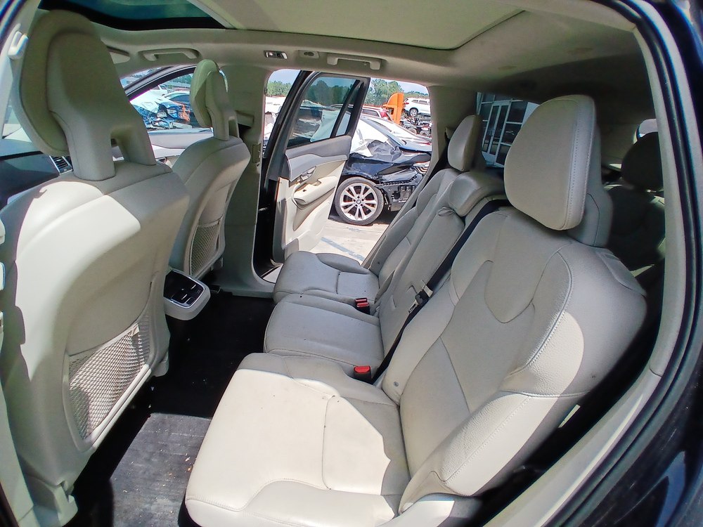 VOLVO XC90 T6 MOMENTUM