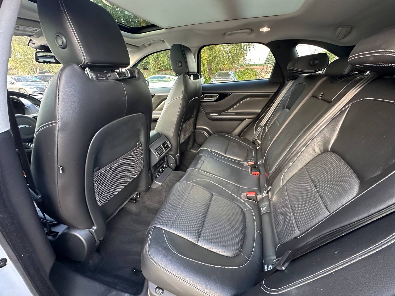 JAGUAR F-PACE R - SPORT