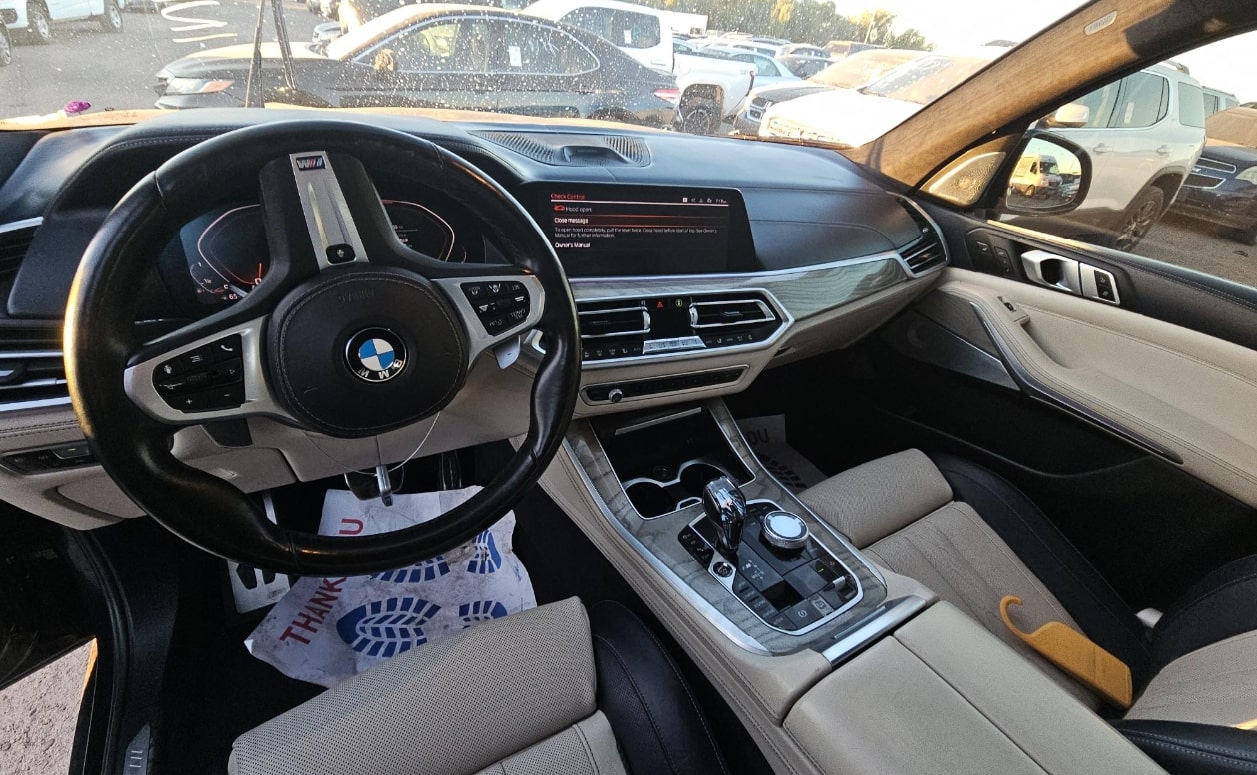 BMW X5 M50i