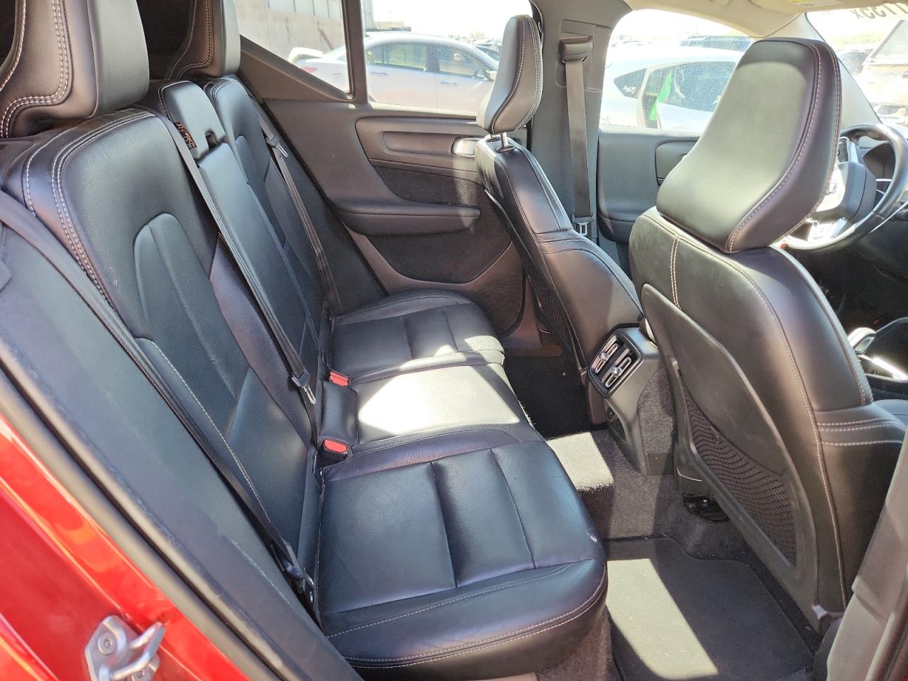 VOLVO XC40 T5 MOMENTUM