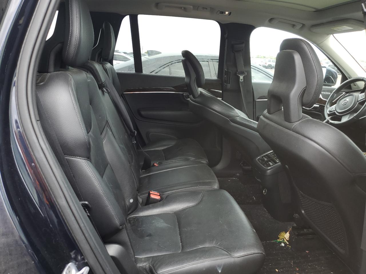 2016 VOLVO XC90 T6 MOMENTUM