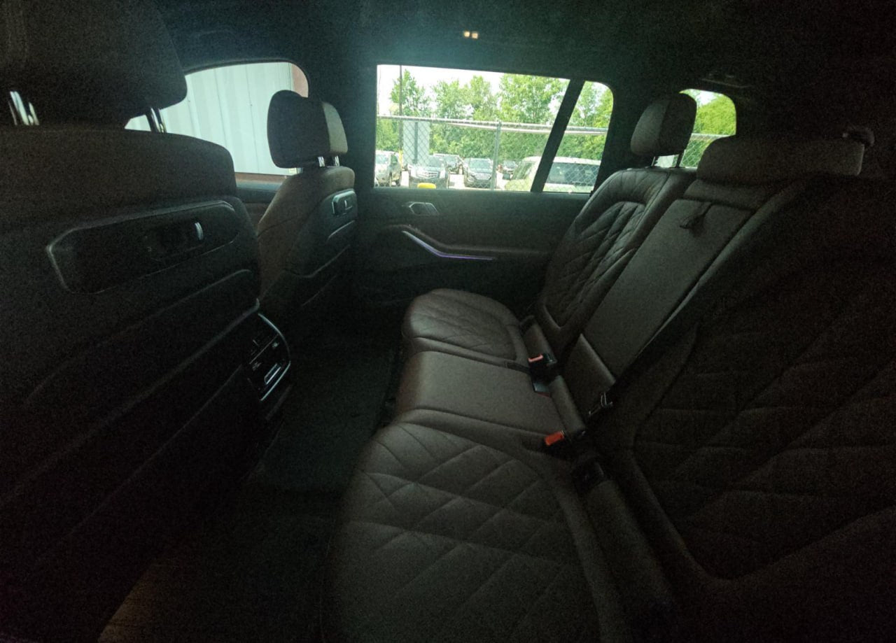 2023 BMW X7 40i M-SPORT