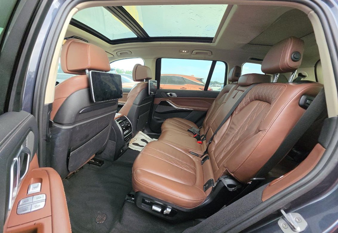 2020 BMW X7 40i