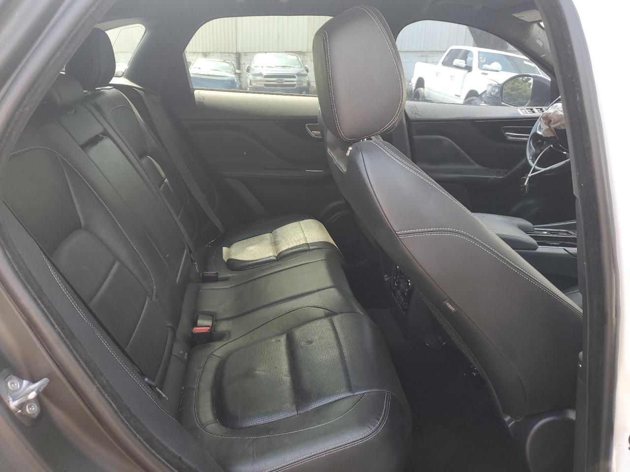 JAGUAR F-PACE R - SPORT