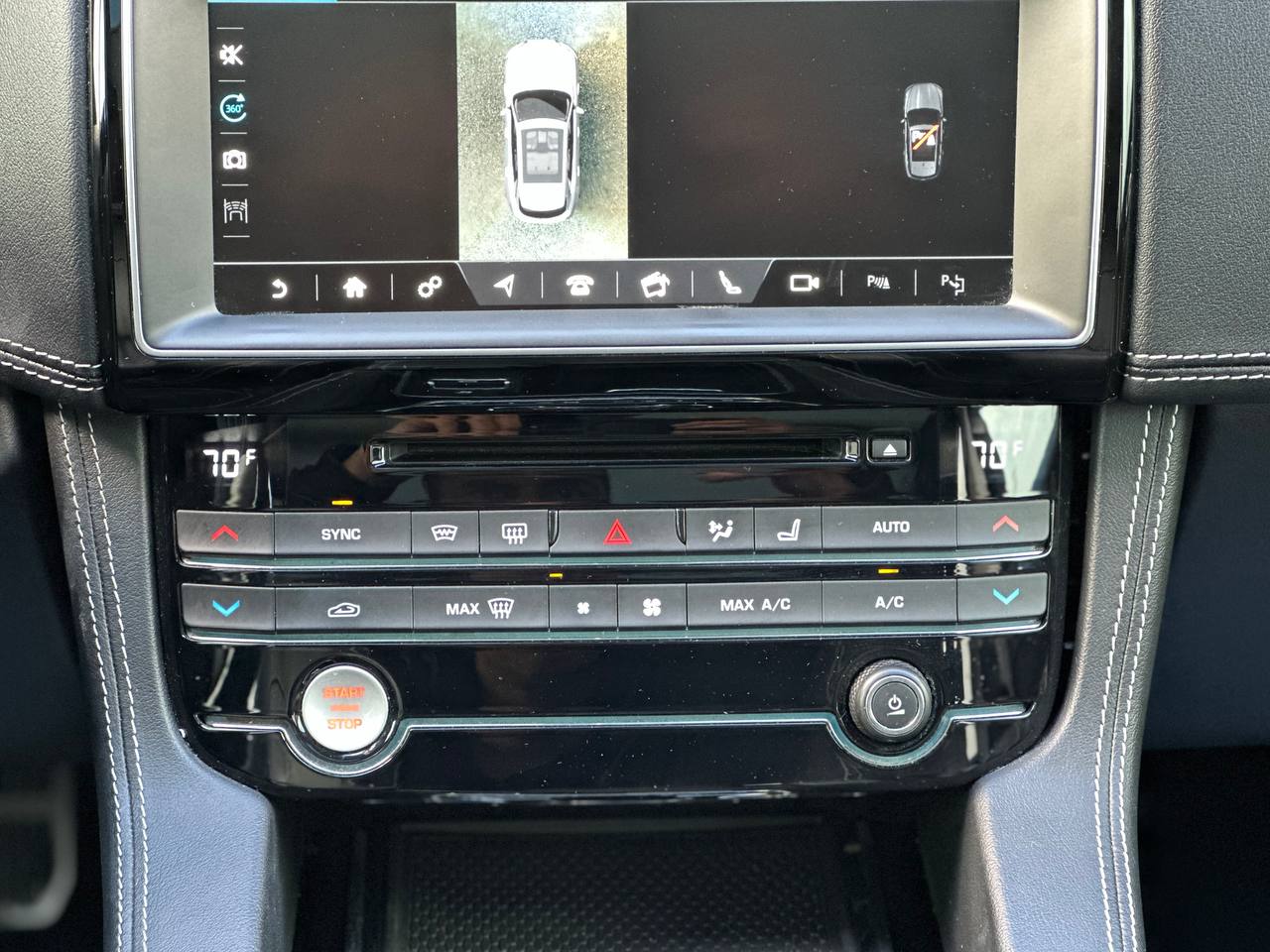 JAGUAR F-PACE R - SPORT