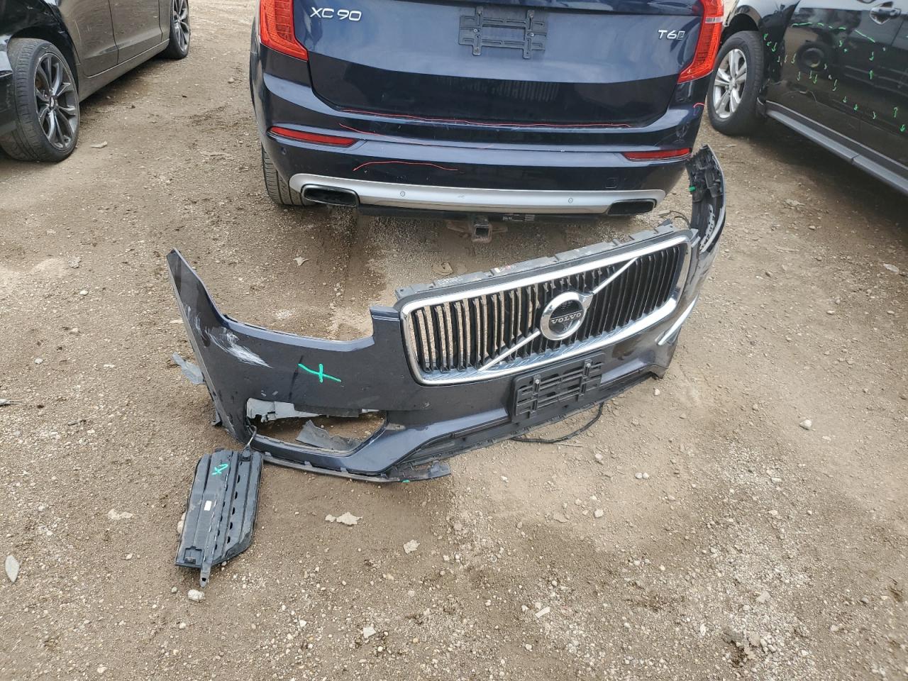 2016 VOLVO XC90 T6 MOMENTUM