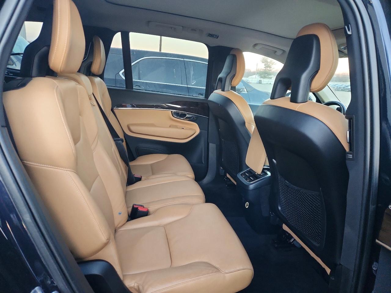 2016 VOLVO XC90 T6 MOMENTUM