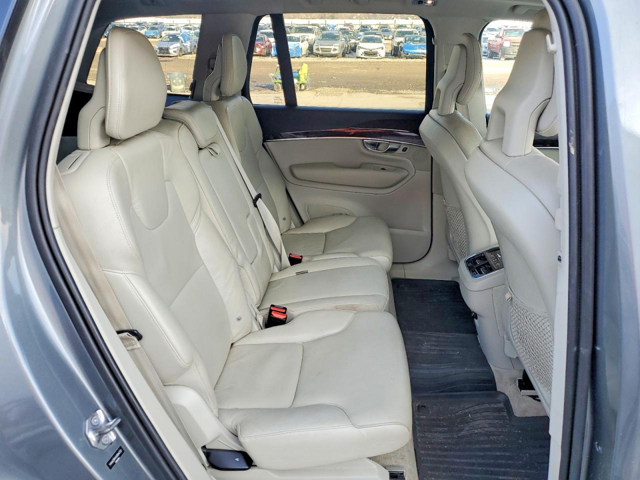 2016 VOLVO XC90 T6 MOMENTUM