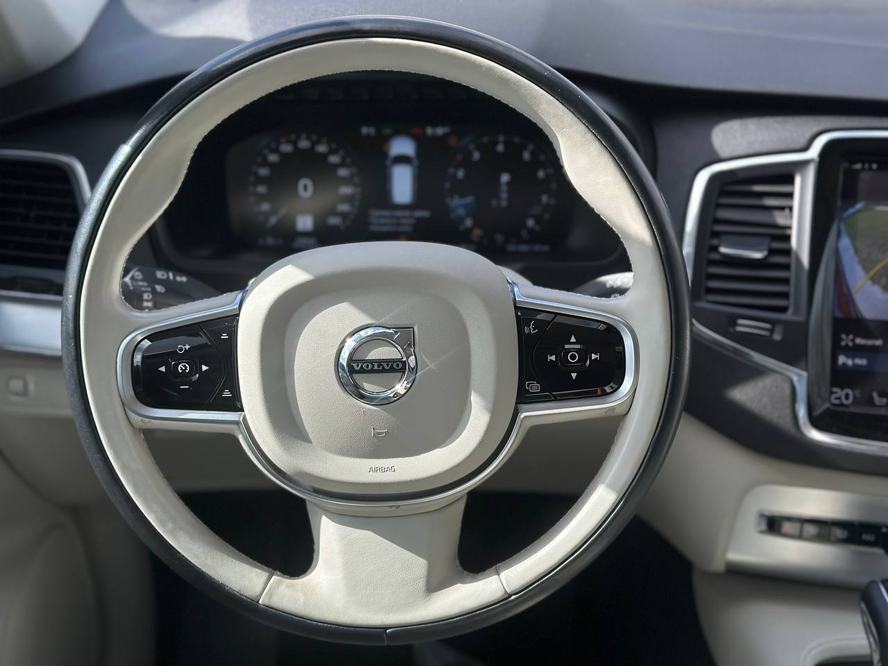 2016 VOLVO XC90 T6 MOMENTUM