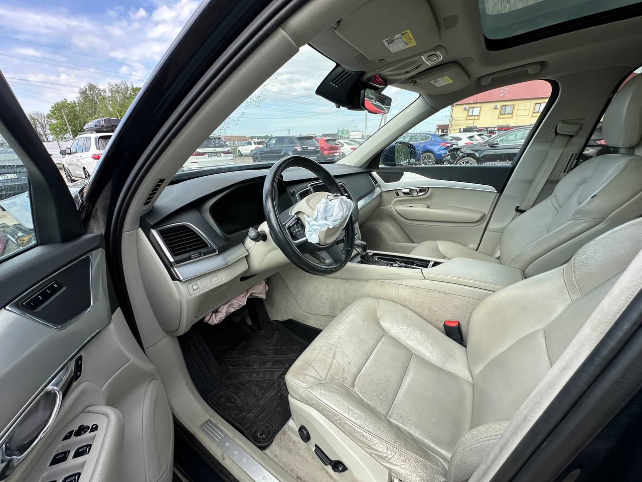 2016 VOLVO XC90 T6 MOMENTUM