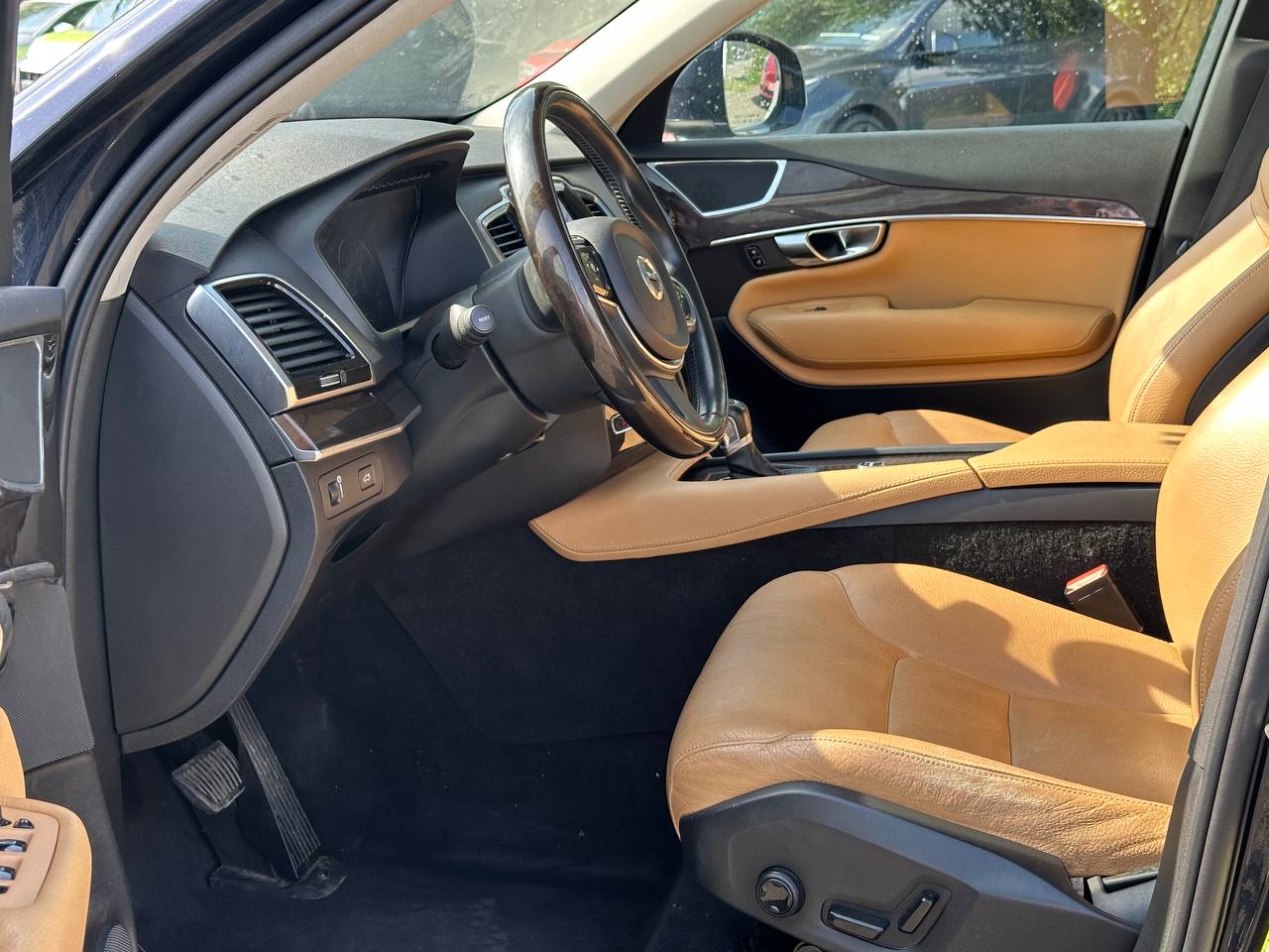 2016 VOLVO XC90 T6 MOMENTUM