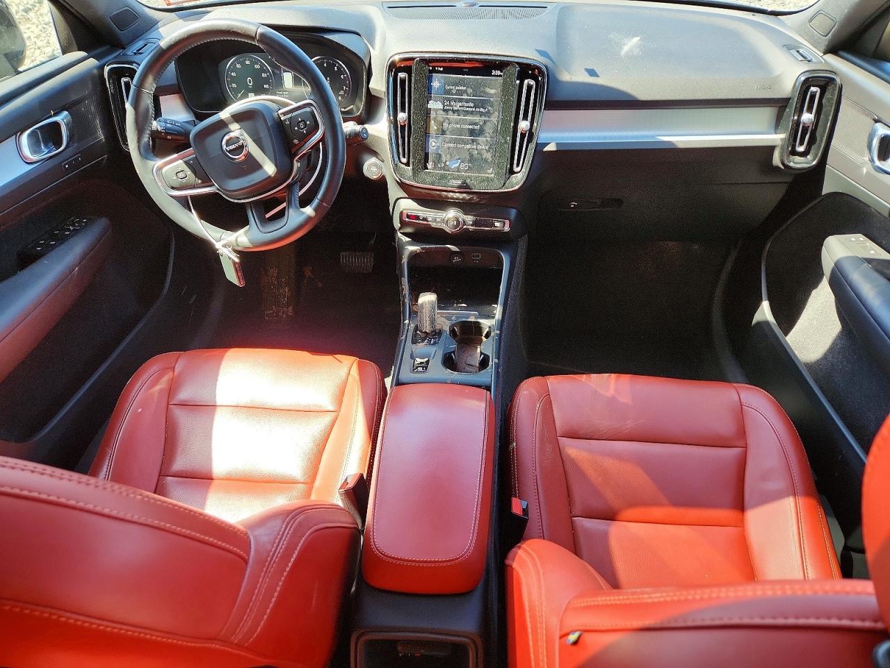 2019 VOLVO XC40 T5 MOMENTUM
