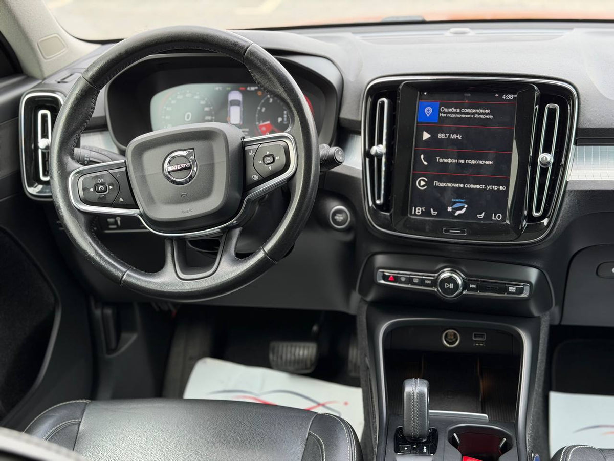 2019 VOLVO XC40 T5 MOMENTUM