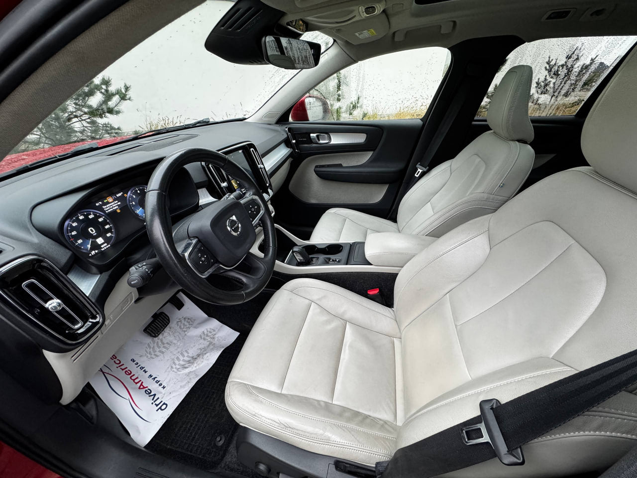 VOLVO XC40 T5 MOMENTUM