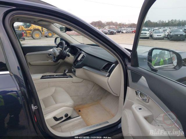 2016 VOLVO XC90 T6 MOMENTUM