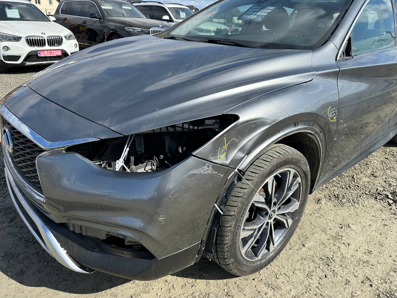 2017 INFINITI QX30 LUXURY